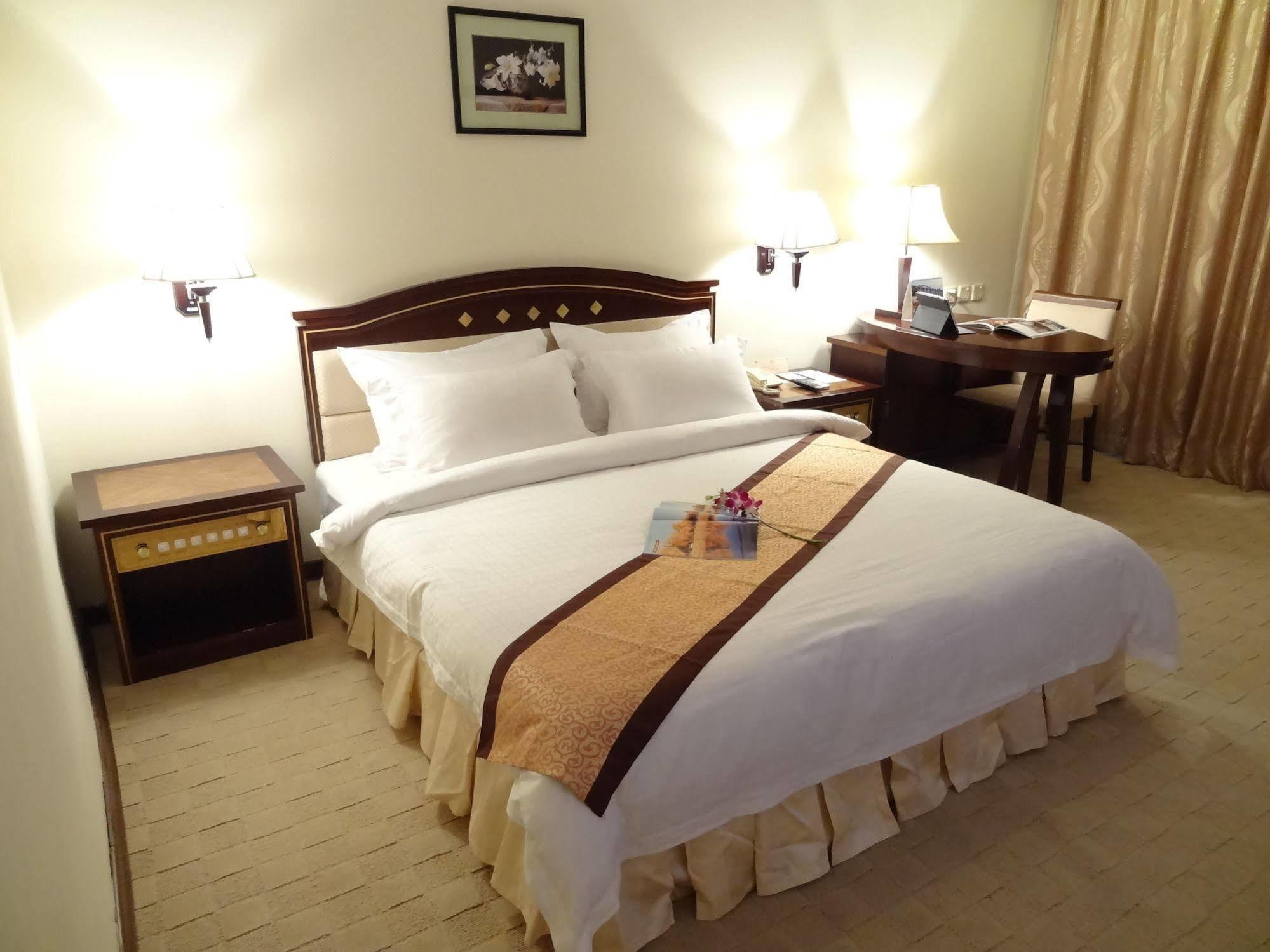 Le President Hotel Phnom Penh Eksteriør bilde