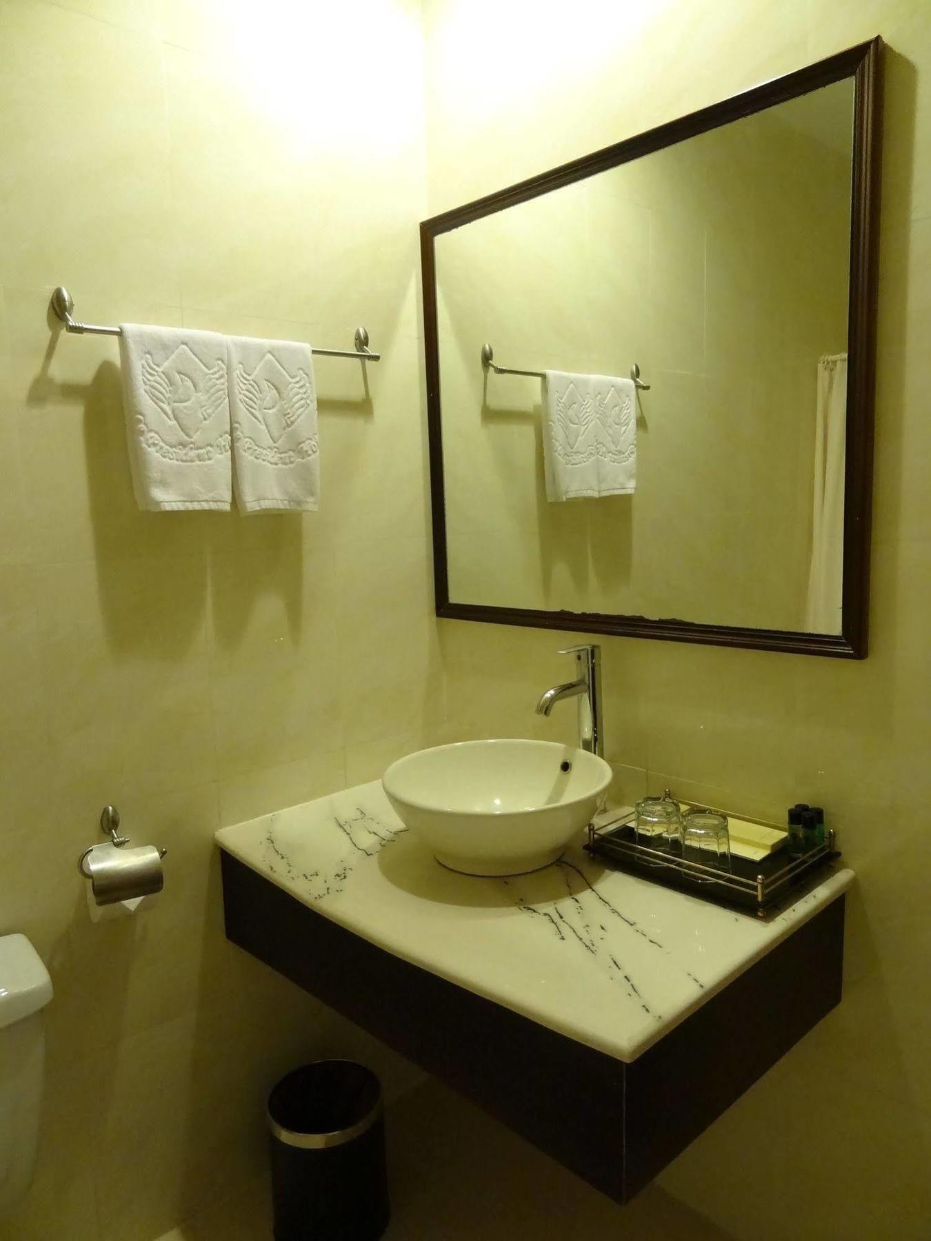 Le President Hotel Phnom Penh Eksteriør bilde