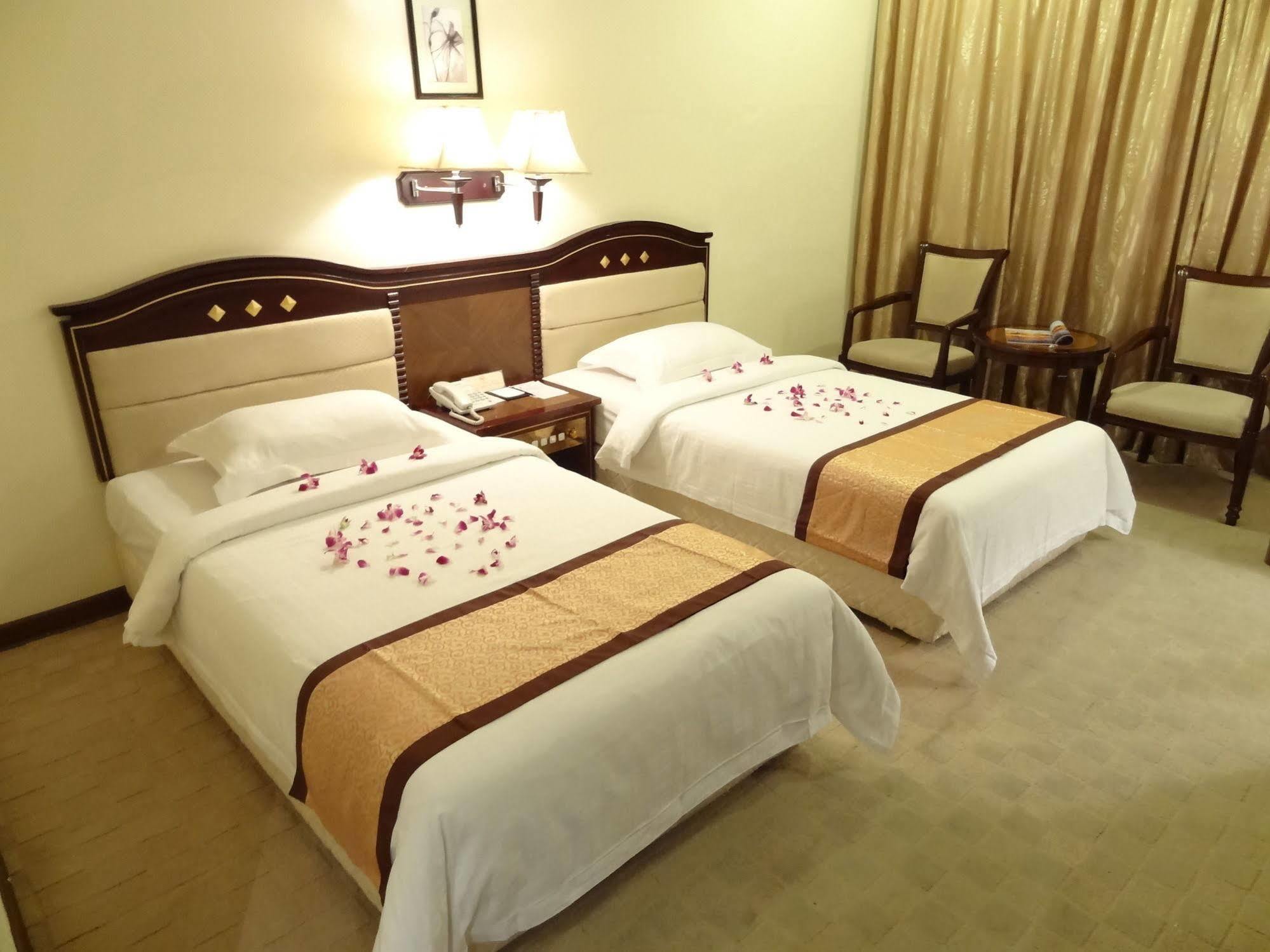Le President Hotel Phnom Penh Eksteriør bilde
