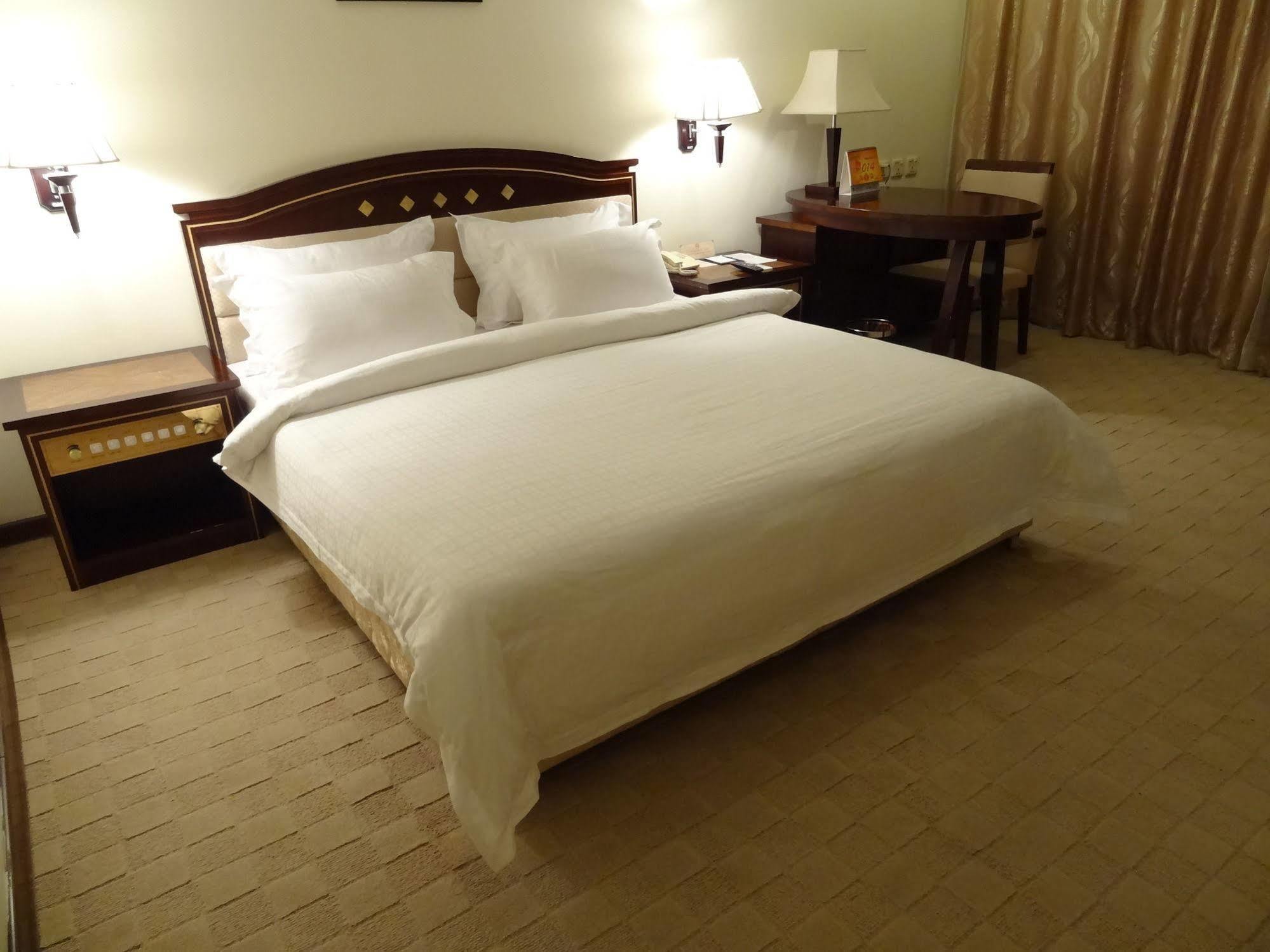 Le President Hotel Phnom Penh Eksteriør bilde