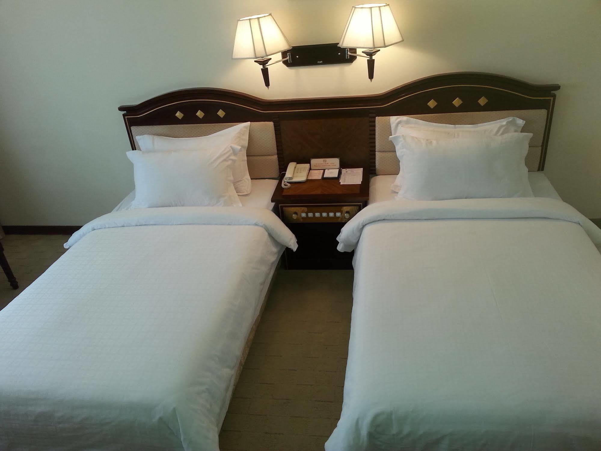 Le President Hotel Phnom Penh Eksteriør bilde